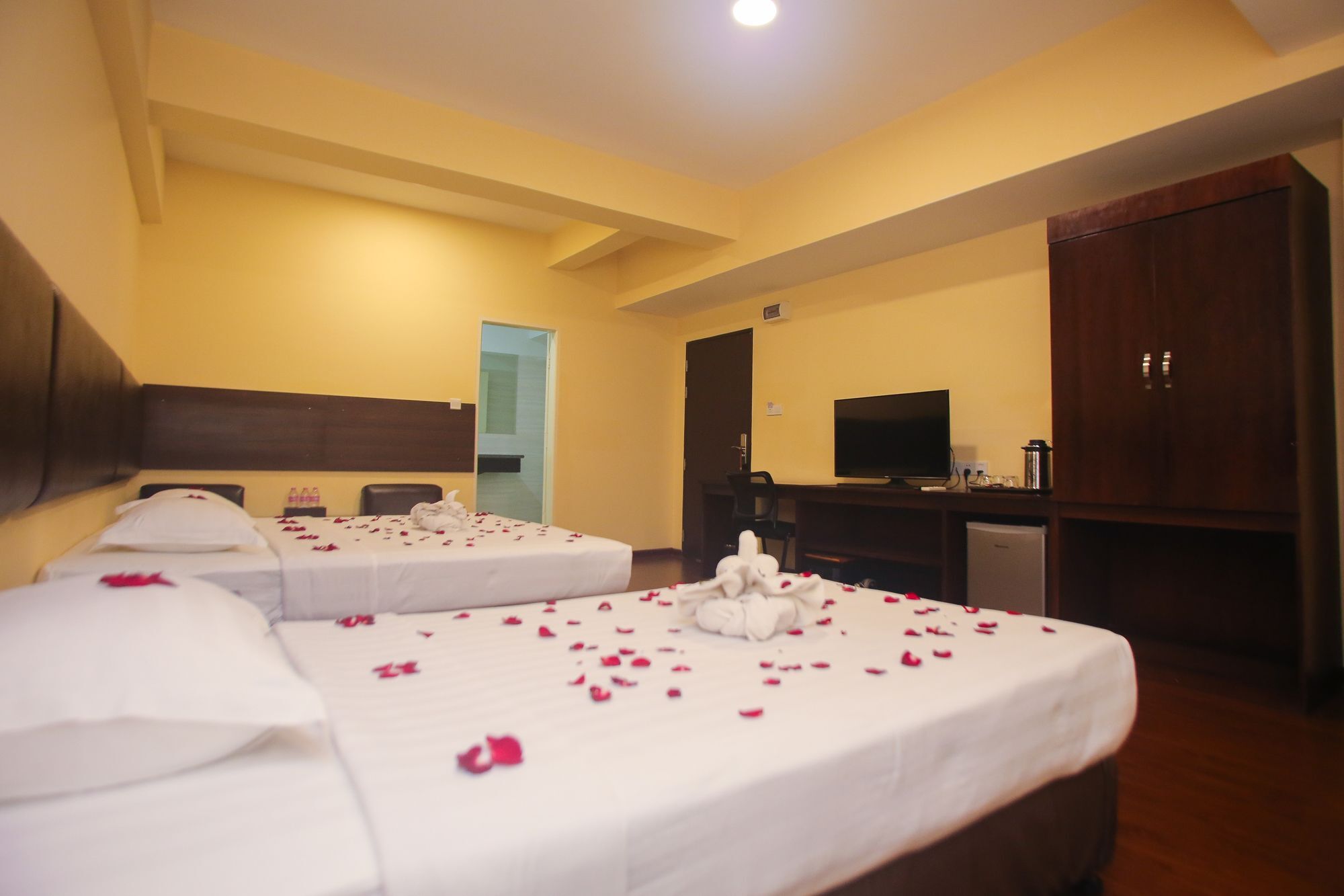 Grace Treasure Hotel Rangum Exterior foto