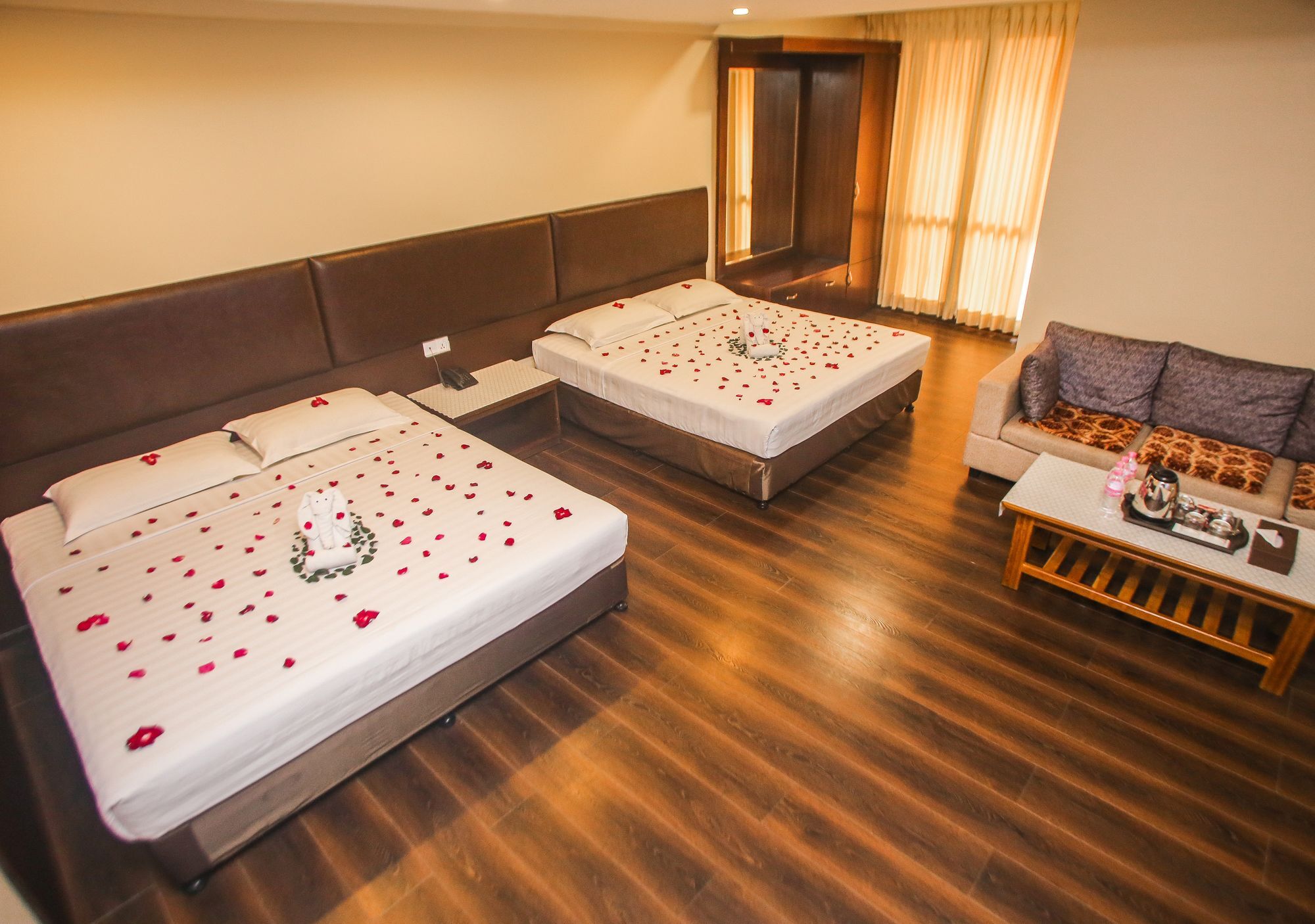 Grace Treasure Hotel Rangum Exterior foto