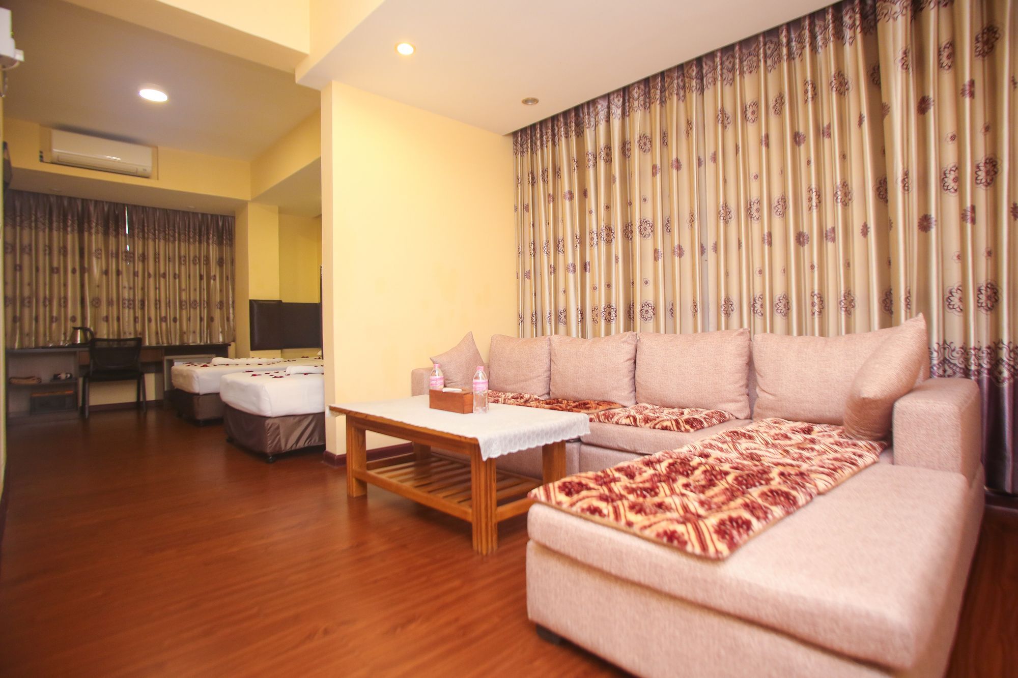 Grace Treasure Hotel Rangum Exterior foto