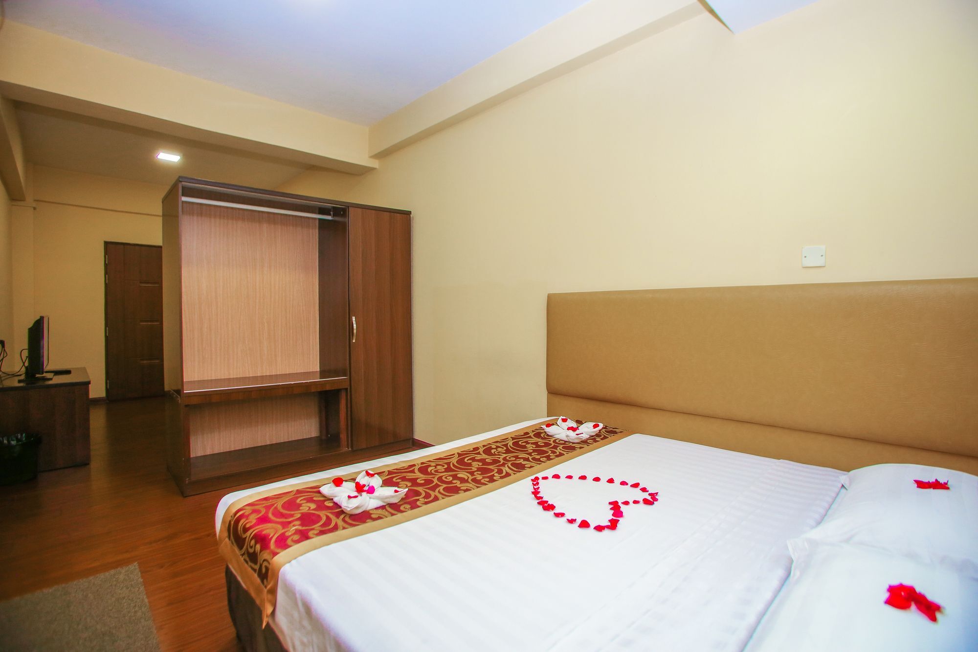 Grace Treasure Hotel Rangum Exterior foto