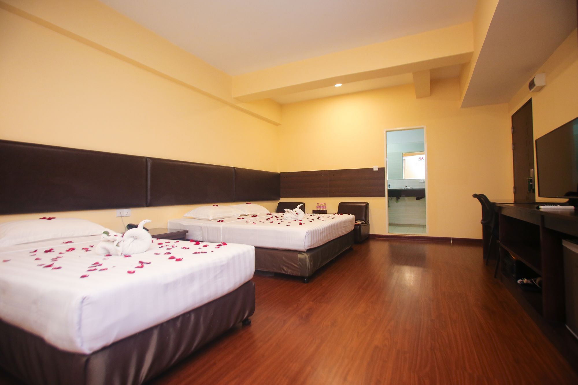 Grace Treasure Hotel Rangum Exterior foto